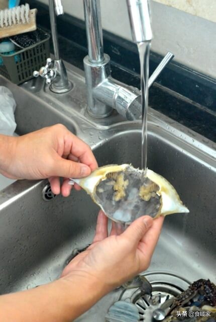 只有葱姜怎么做螃蟹好吃,葱姜爆炒毛螃蟹怎么做