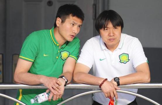 京沪内卷？国安名宿赞郎平的同时，却说足球教练不应在饭桌上吹嘘