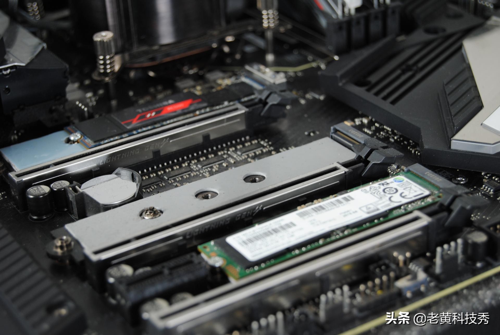 微星z490-s01怎么插固态,微星z490gamingcarbon各插口解读