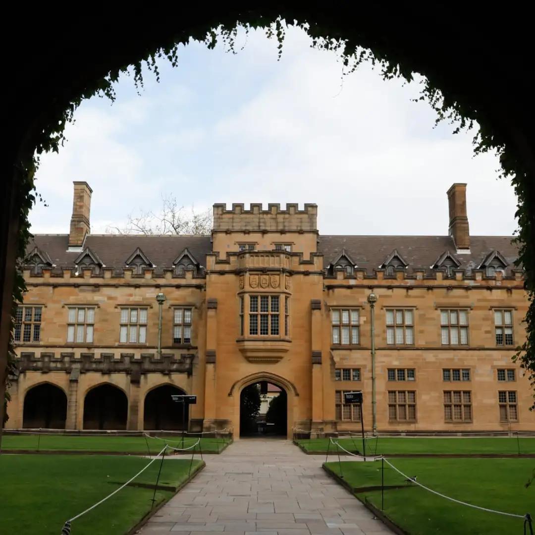 只涨不跌的澳洲大学开始退学费了?专门给海外留学生