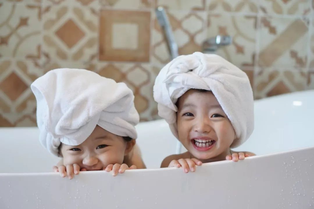 三岁萌娃童模,儿童网红玩具0-3岁变形机器人