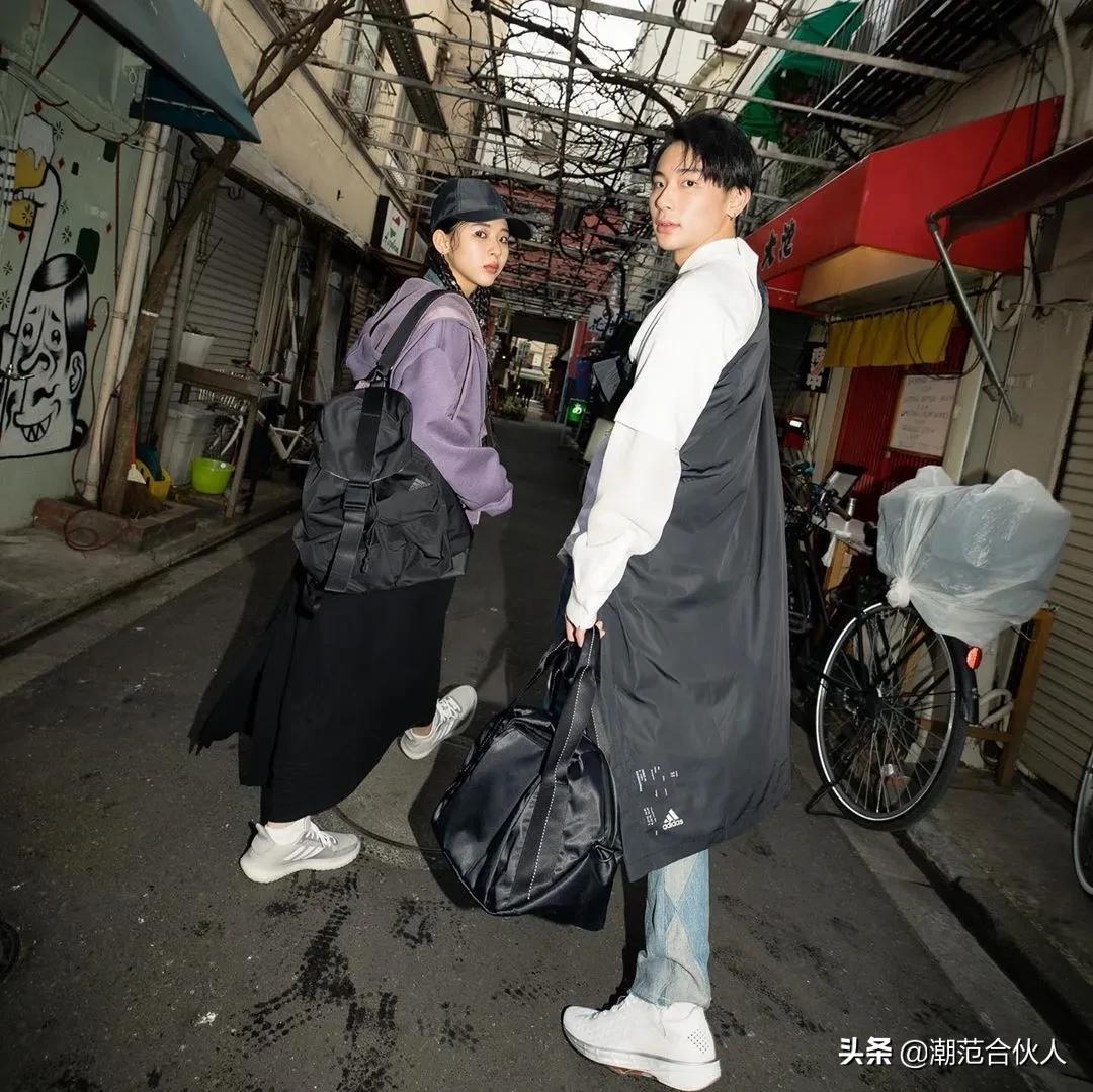 楂樹釜瀛愭儏渚f挒鑹茬郴绌挎惌,鎾炶~鍑犵巼鏋佷綆鎯呬荆绌挎惌蹇冩満璧锋潵