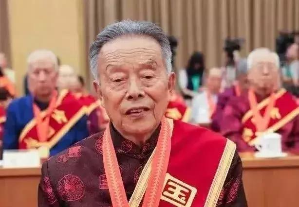 每天跑步5公里的老中医,每天站3小时马拉松