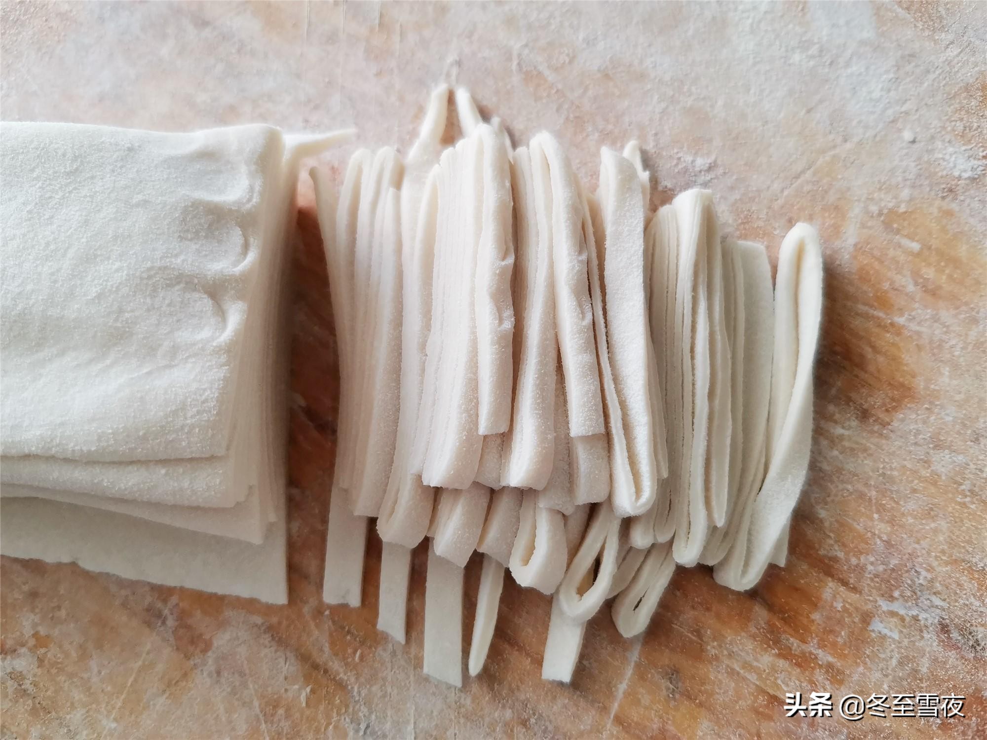 怎么样做面条柔软又劲道,自己在家擀面条怎么做筋道好吃