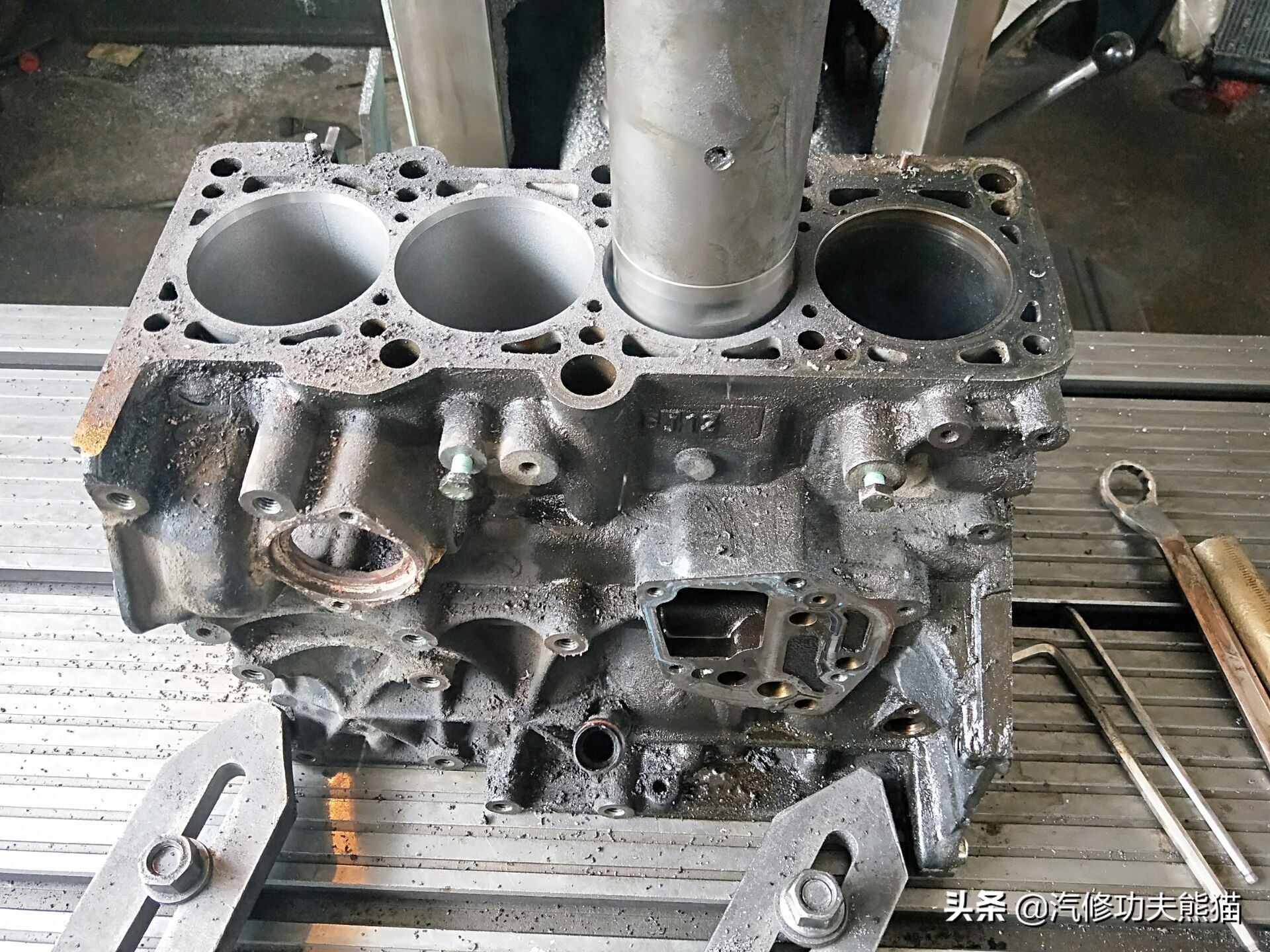 奥迪a61.8发动机大修费用,老款奥迪a6六缸发动机大修全过程