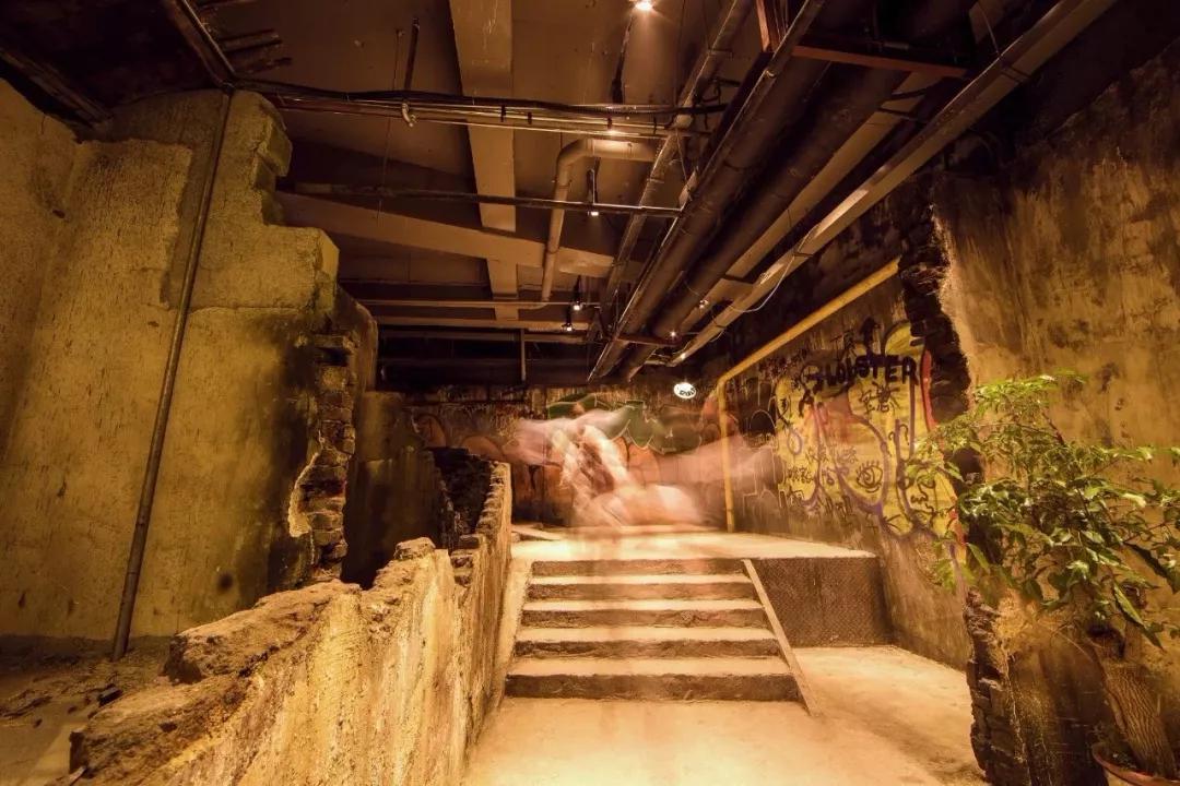 从5000元路边摊到200000000元超级龙虾店。他创业赚钱如此容易？