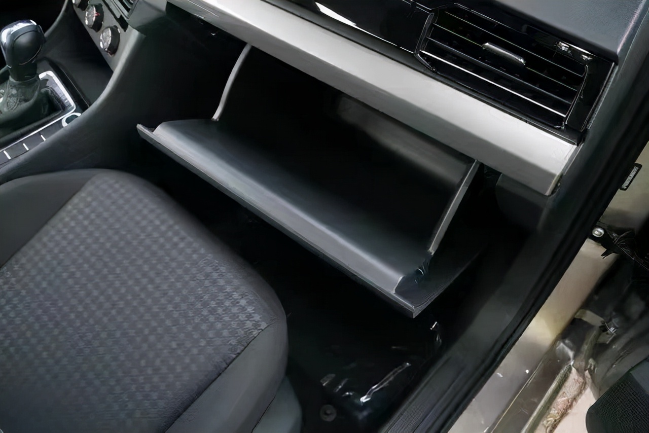 副驾驶漏水的原因及解决方法,车辆副驾驶漏水怎么办