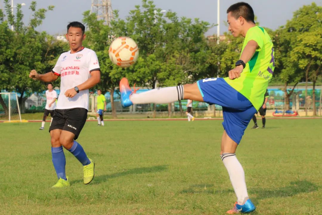 当足球之乡球队与广州高校校友冠军“激情相遇”，你更支持谁？
