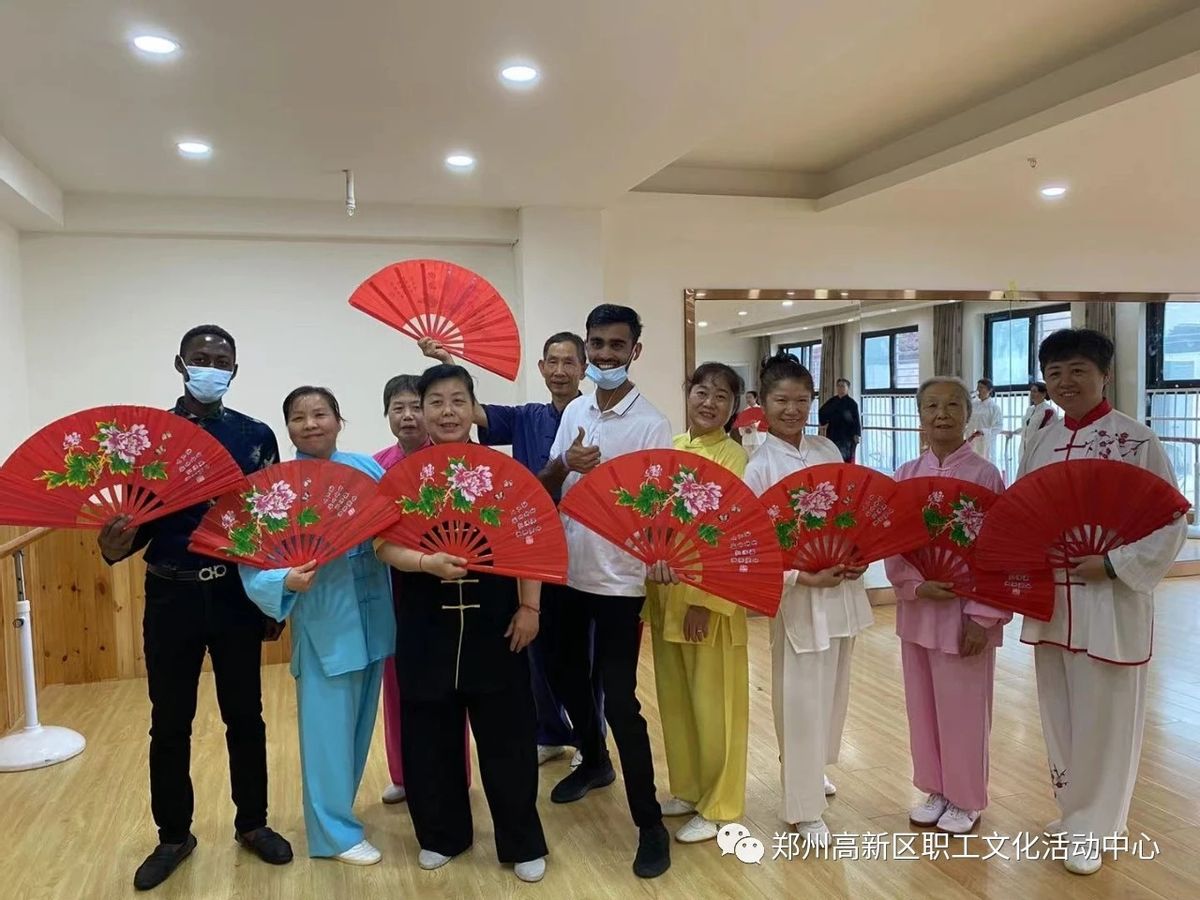 郑州市公安局高新分局“外国人社会融入服务站”正式揭牌