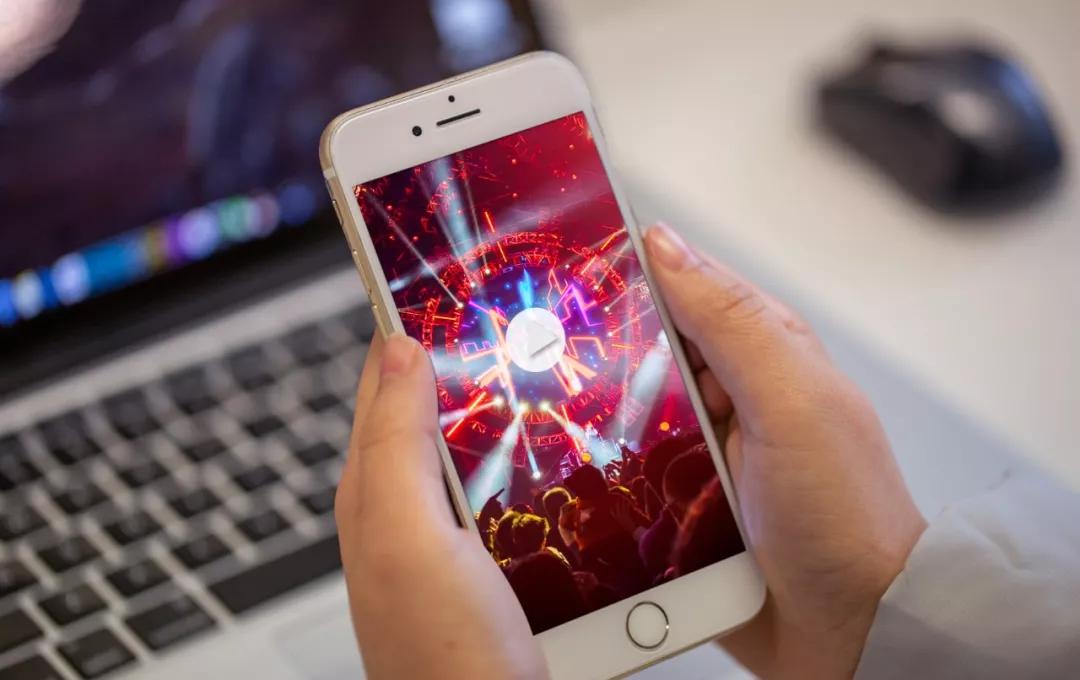 【他以“表帝”自居,受粉丝膜拜,真面目令人惊讶……】