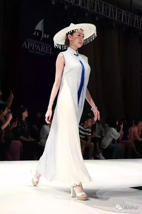 超百图再现2018年服装圈内那三十道靓丽风景……