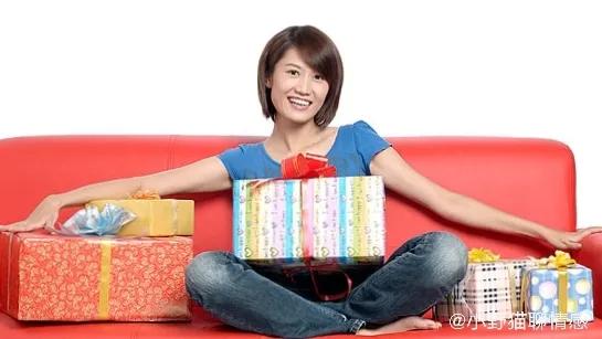 老公对我太抠门钱也不给我用,老公对自己很抠门要不要离婚