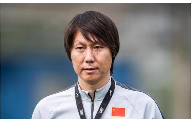 与日本、澳大利亚等强队同组，国足12强出线的概率有多大？