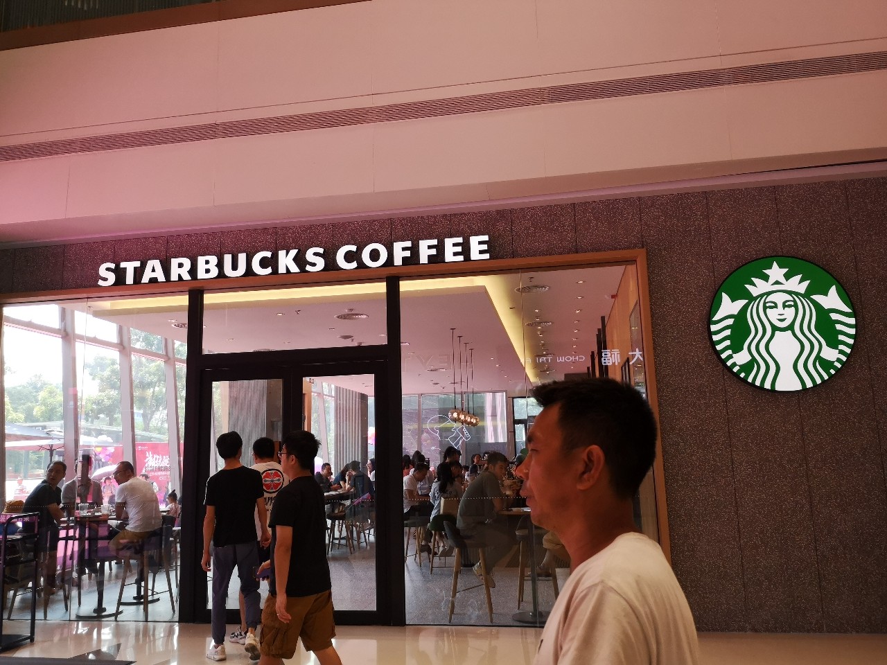 深圳西丽益田假日里人流,开业第一天人流量爆棚