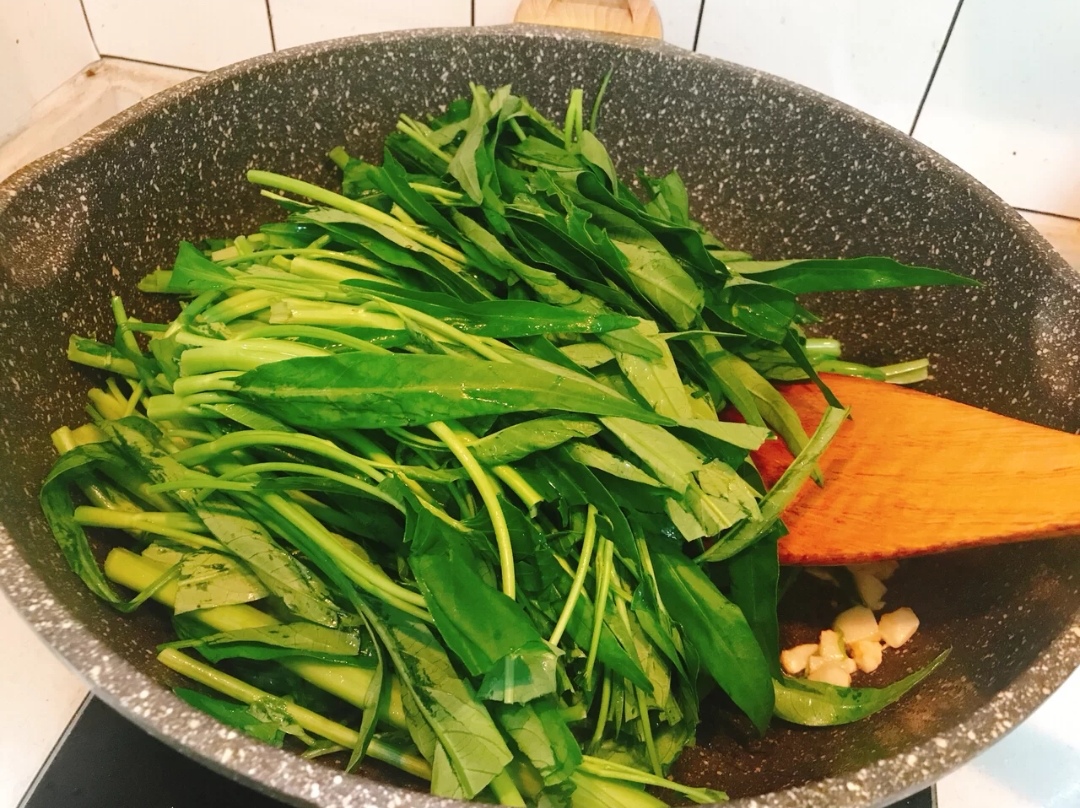 腐乳空心菜的家常做法视频,空心菜用腐乳怎么做好吃视频教学