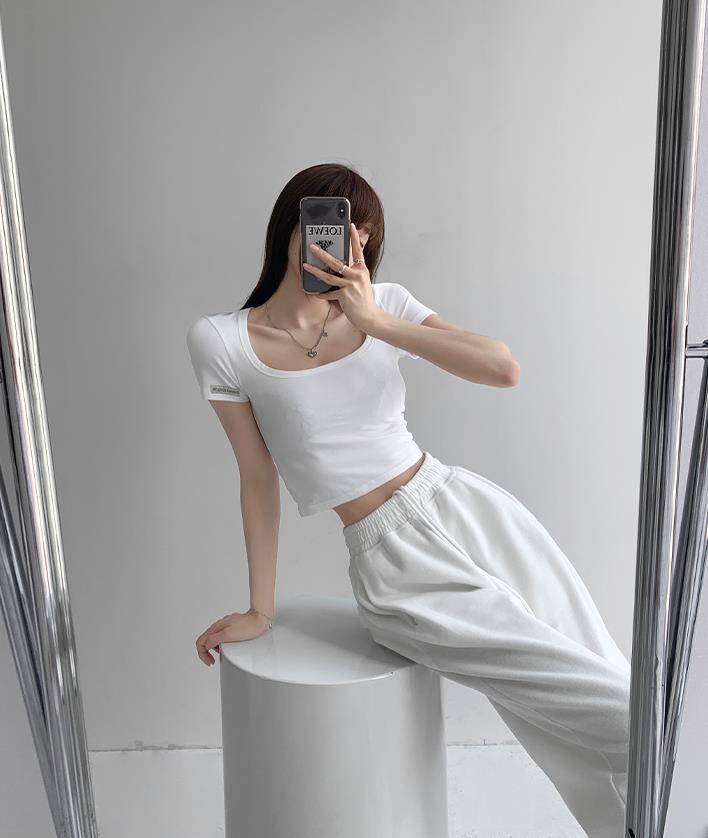 白色t恤配什么内衣好看,白色t恤穿什么内衣不会透