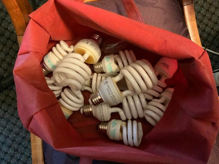 欧洲捡奢侈品垃圾有什么用,国外奢侈品店门口捡垃圾有什么用