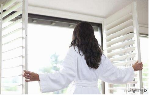 冬天开空调太干燥了怎么办,冬天屋里开空调干燥放盆水有用吗