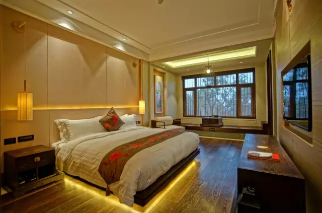 体验大唐皇室温泉沐浴的生活，享受皇宫式的温情服务