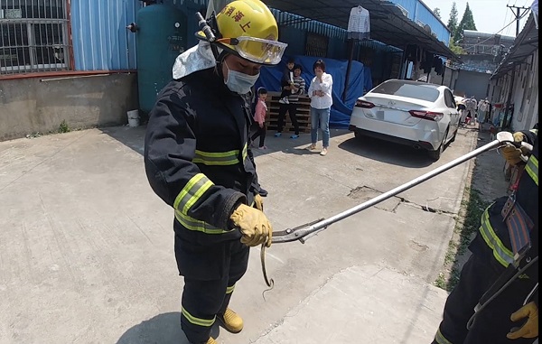 贵州出现大量的蛇进入家里,3米长大蛇出没吓坏村民