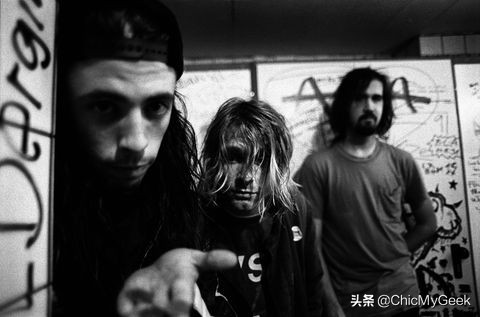 枪响下结束的摇滚传奇科特·柯本!成名后仍穿破袜子,抽便宜烟