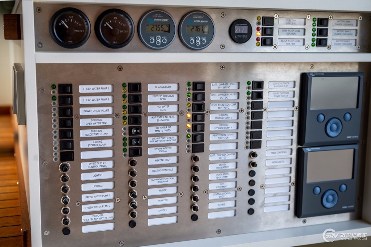 欧美顶级越野房车售价上千万,进口5米长2米高顶级越野房车