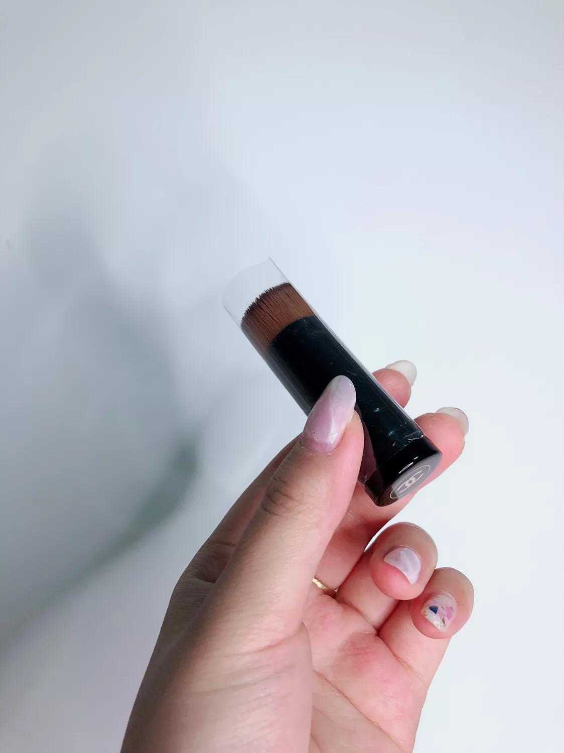 香奈儿极致轻盈美白粉底液,香奈儿自然亮肌粉底液30ml