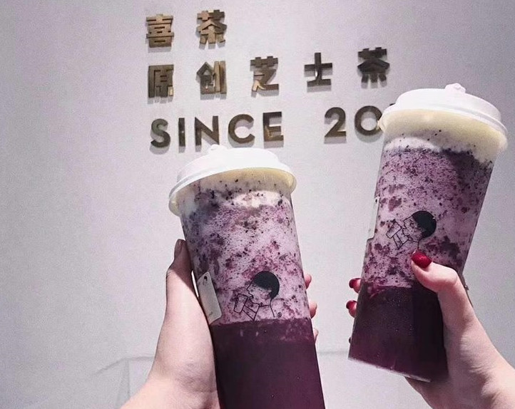 奶茶200块钱一杯排队八个小时,一杯奶茶60元排队买