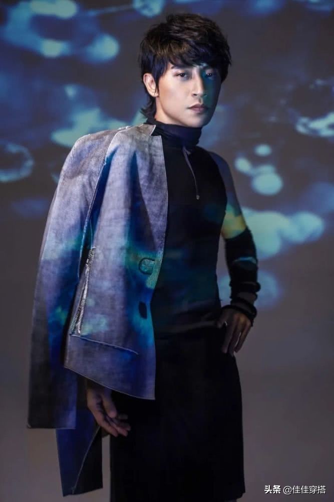 陈志朋穿网眼衫秀别样时尚,陈志朋穿什么高跟鞋