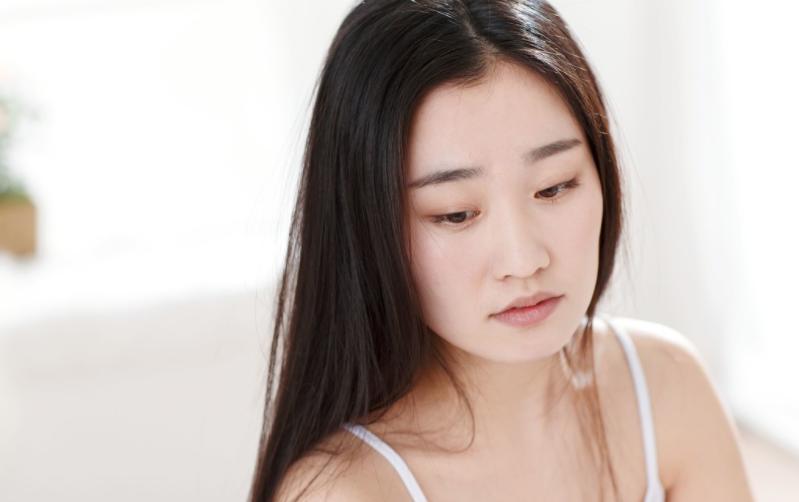 头发细软贴头皮怎么办,发质硬贴头皮怎样让头发蓬松