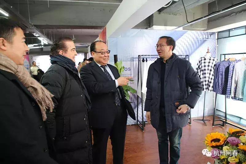 超百图再现2018年服装圈内那三十道靓丽风景……