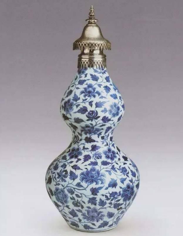 象筵看不见，堪将对玉人：平安王朝的琉璃世界