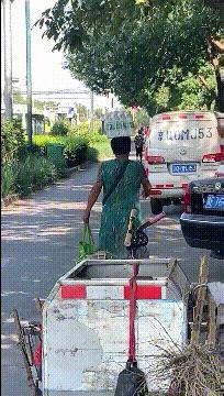 搞笑gif开心一刻,搞笑gif段子妹子你太皮了