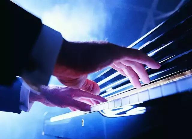 钢琴触键方式对于音色表现的影响,钢琴演奏的触键技巧与音色效果