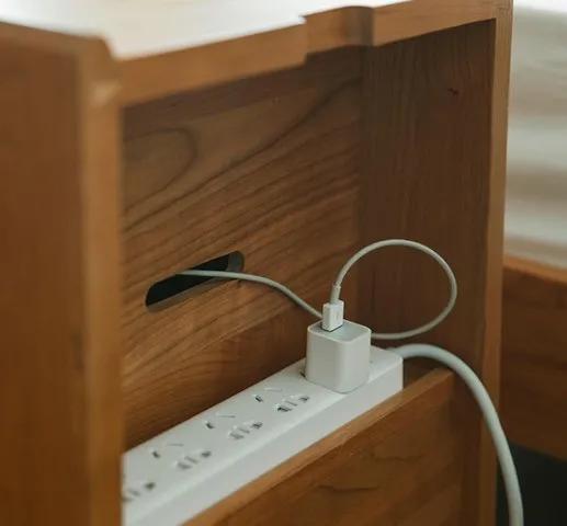 扔掉鸡肋床头柜,扔掉床头柜空间立马变大