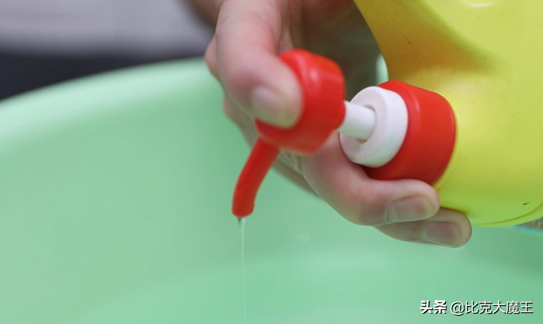 清水拖地等于白拖教你一个小技巧,哪种拖地水拖得干净没水印