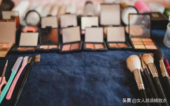 怎么鉴别化妆品的真伪视频,如何辨别化妆品真伪鉴别方法