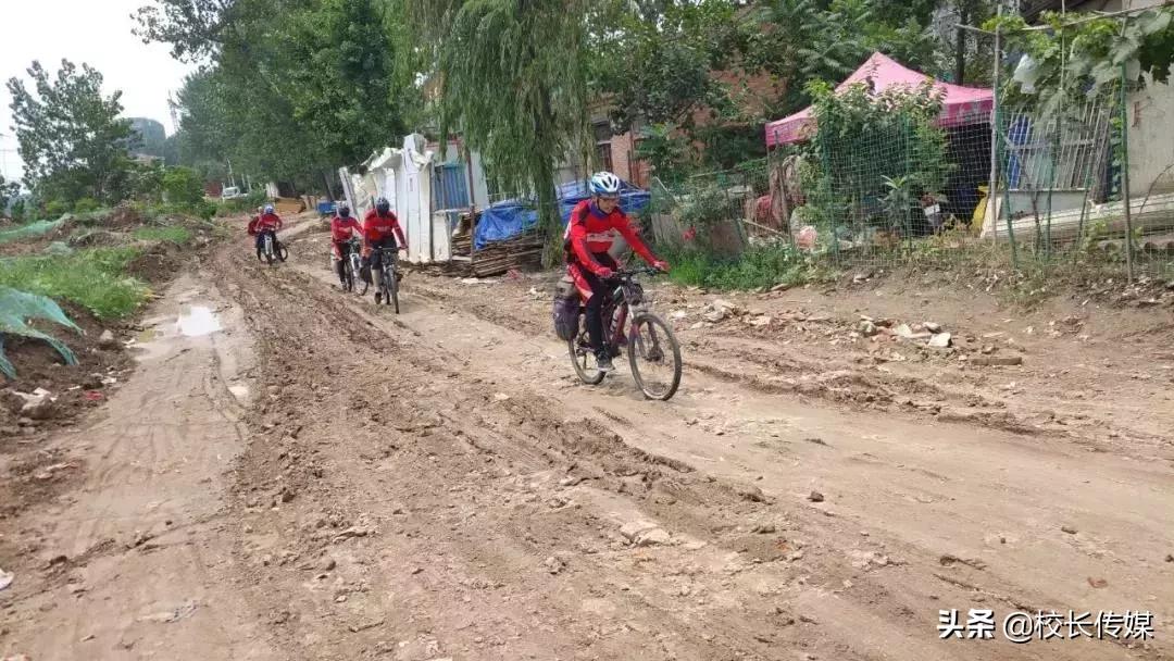 80后老师带11名毕业生骑行1800公里,家长被气住院,有人流泪