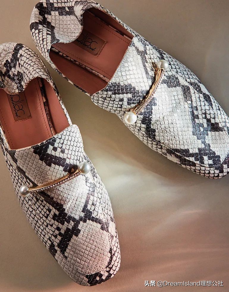 街拍白色乐福鞋,达妹街拍图文