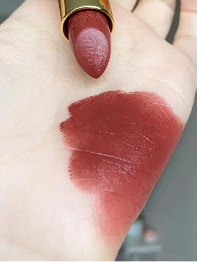 大牌口红新年限定测评,今年流行的色系口红nars