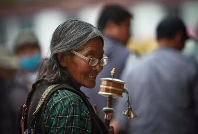 转经筒音乐完整,转经筒上的梵音