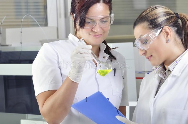 文化人玩出“新花样”，教授聚众淫乱受刑罚