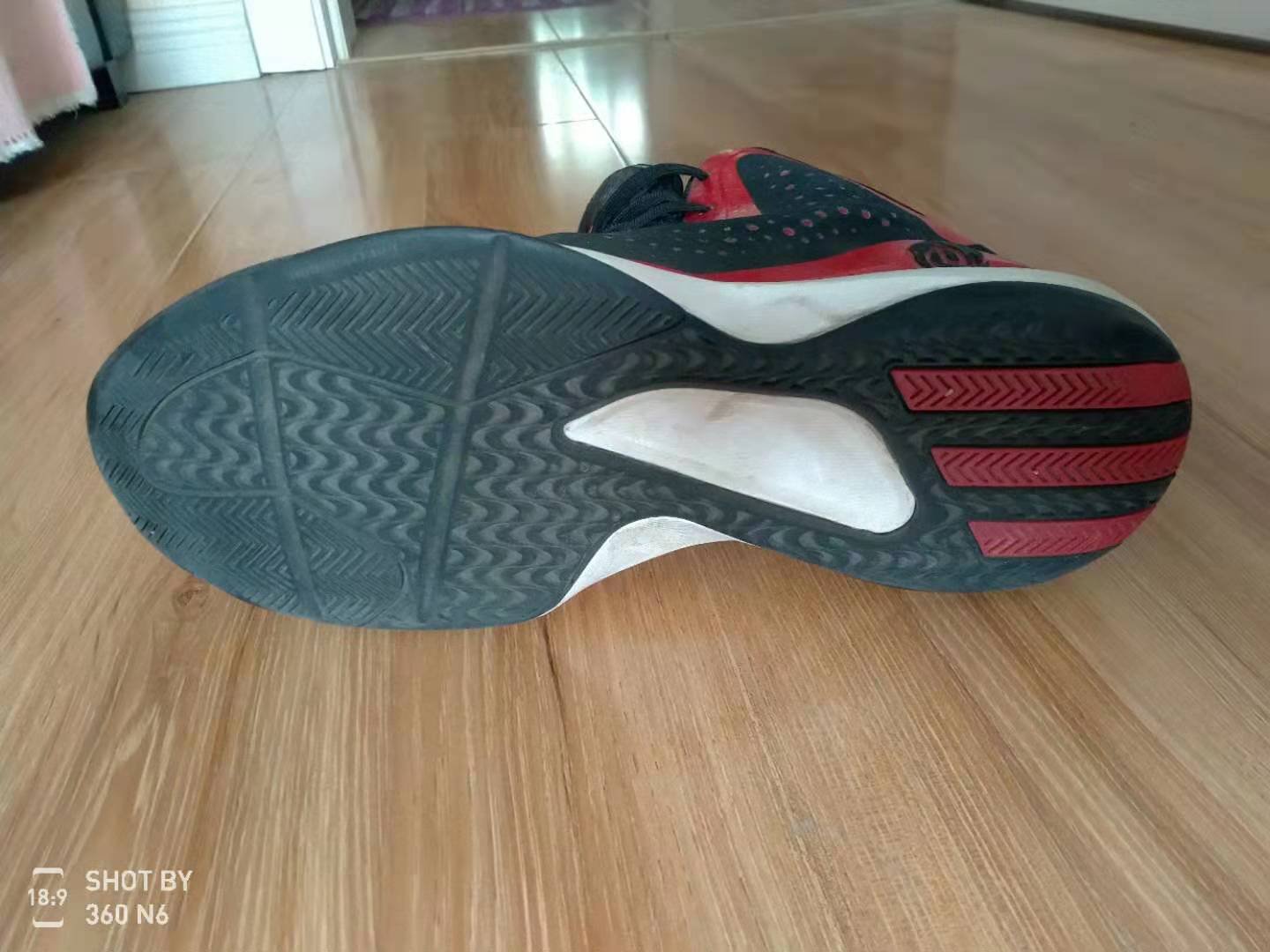 罗斯篮球鞋哪一代更好,罗斯773阿迪达斯