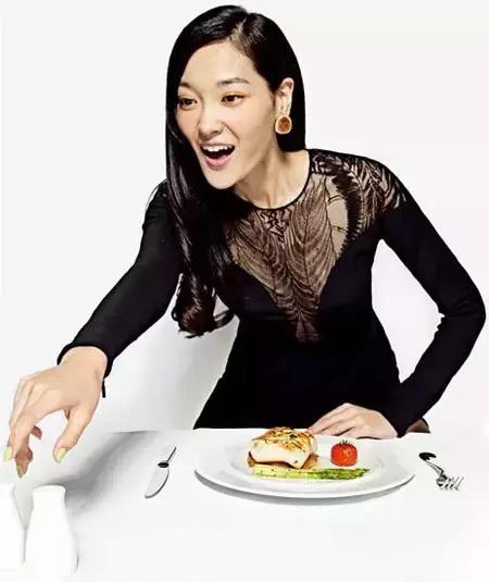 西餐礼仪刀叉使用礼仪视频教程,西餐礼仪手把手教程