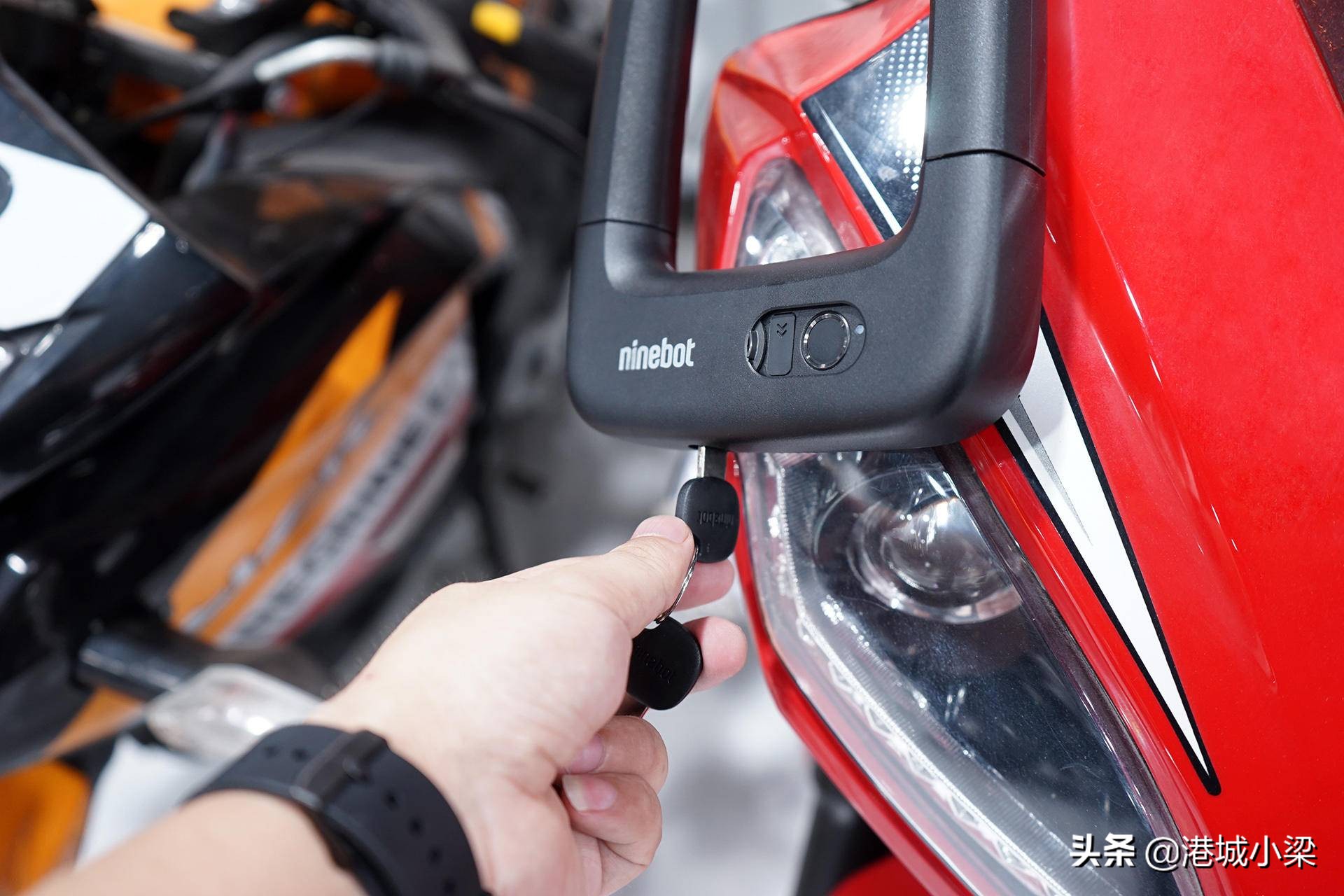 偷车是不可能的，这辈子都不可能的！九号智能指纹锁只有我能开