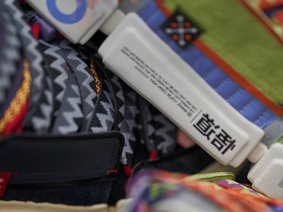 以前没钱买李宁什么梗,以前买不起李宁