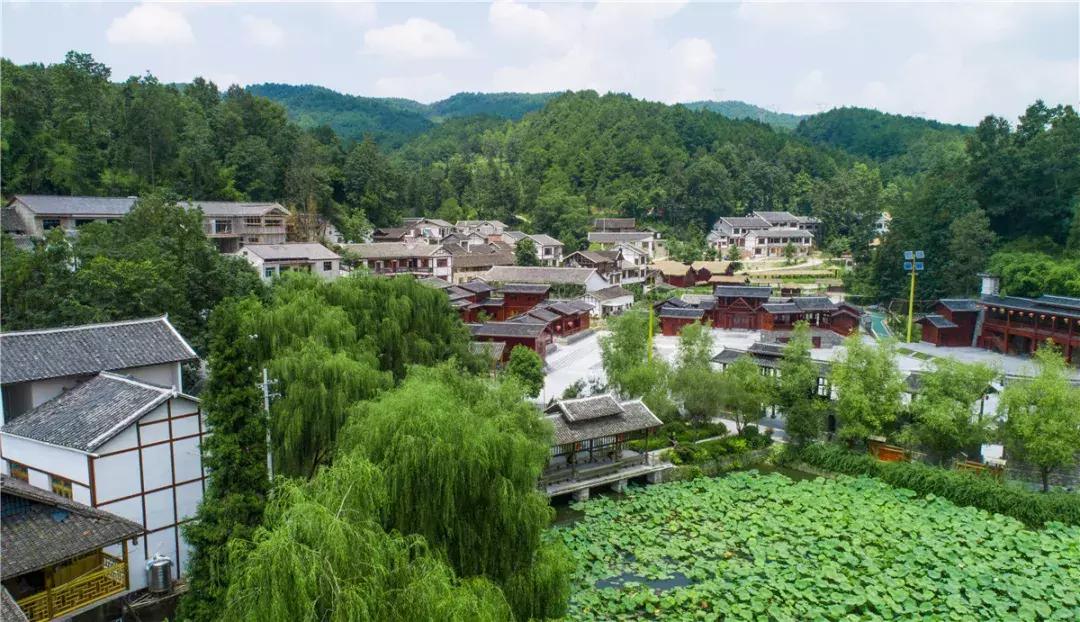 贵阳乌当小镇时代提速，康养文旅一起到，这所大学更叫好