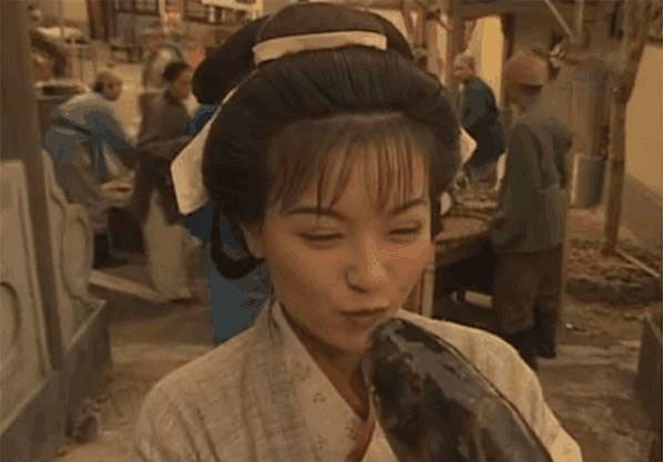 金庸说：她是天边一片云，偶尔投在你的波心