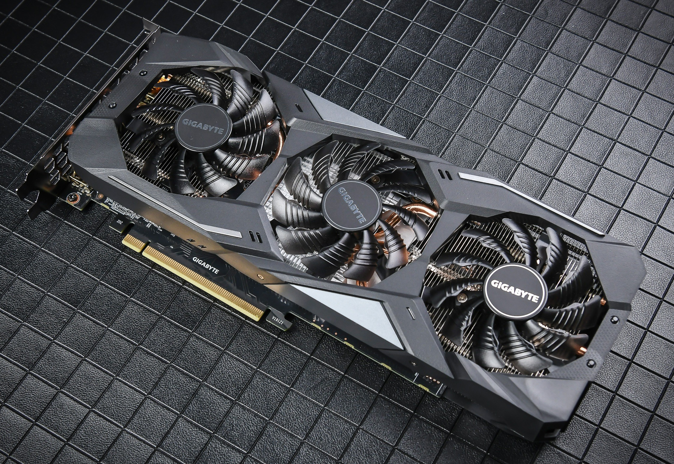 八月热门显卡排行榜：就算价格“打骨折”，排名第一我依然买不起