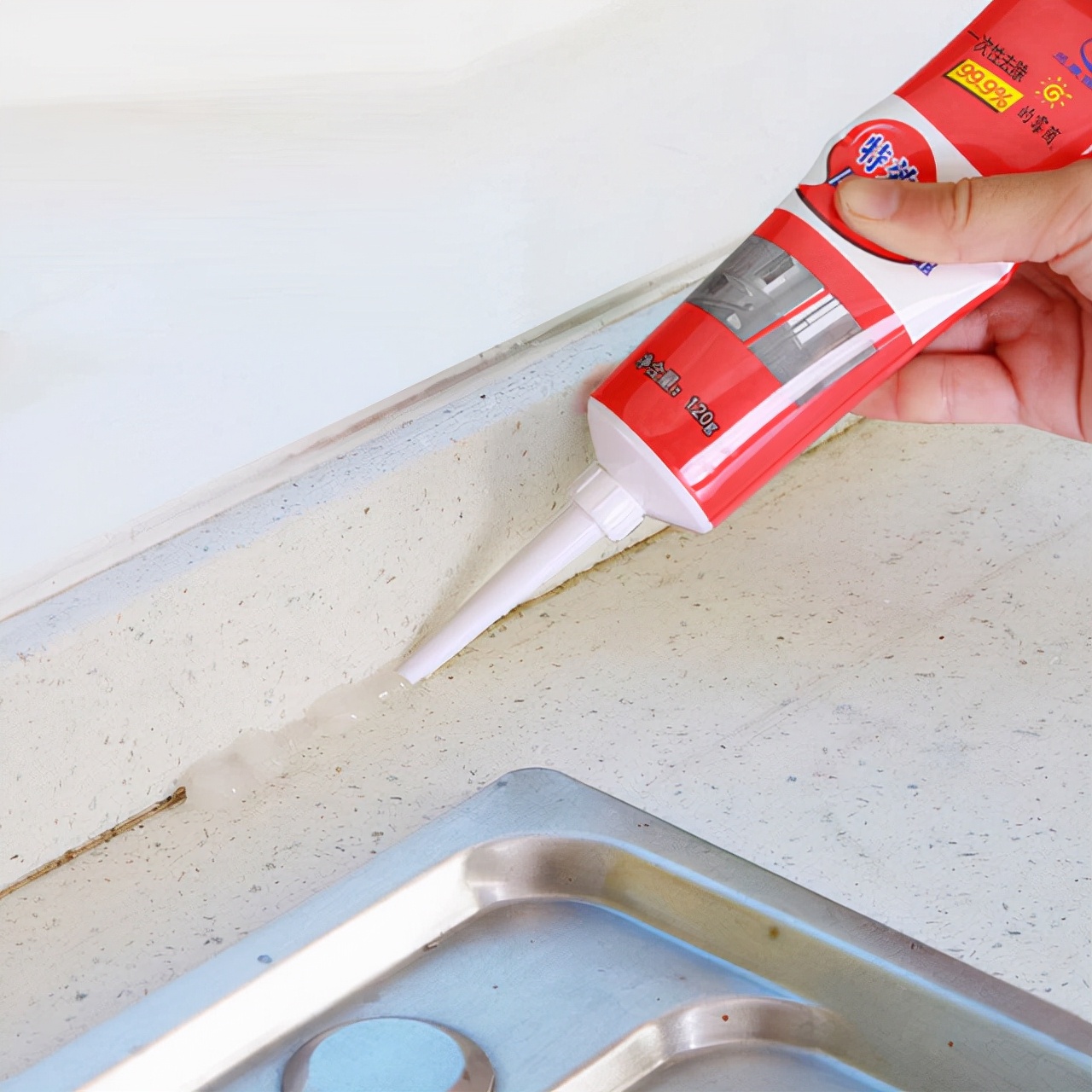 马桶边缘用什么胶才不会发霉发黑,马桶底部胶发黄去除妙招